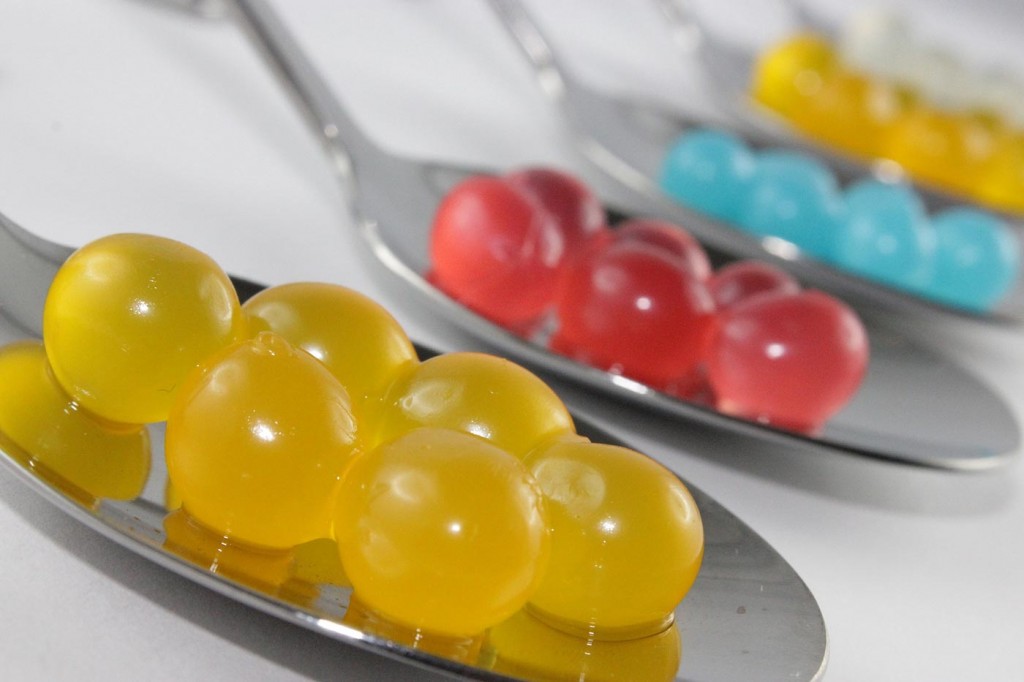 1-colored-pearls-on-spoons-crop-99ff0fce96888586debfeaa6df03efd8